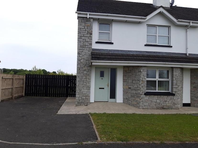 10 Clara Meadows Culdaff